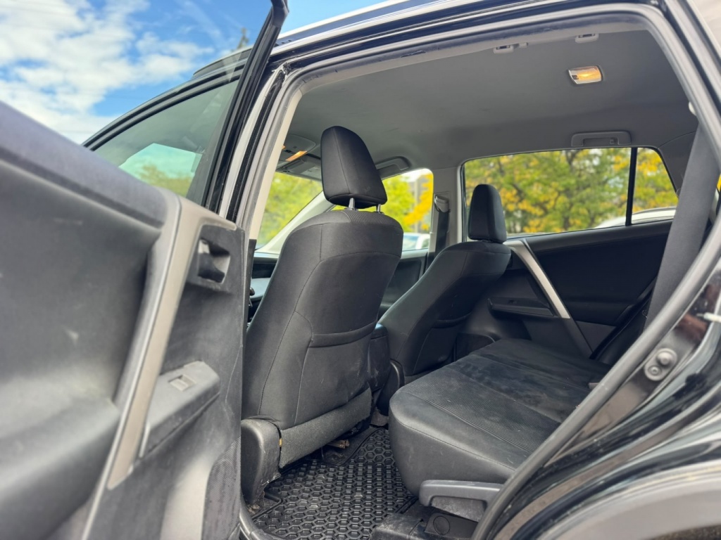Toyota RAV4 LE 2016 — photo 16