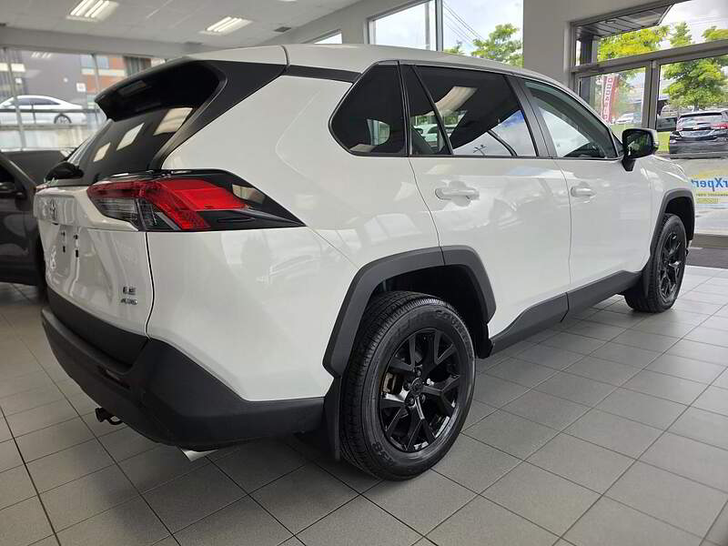 Toyota RAV4 2022 LE — photo 5