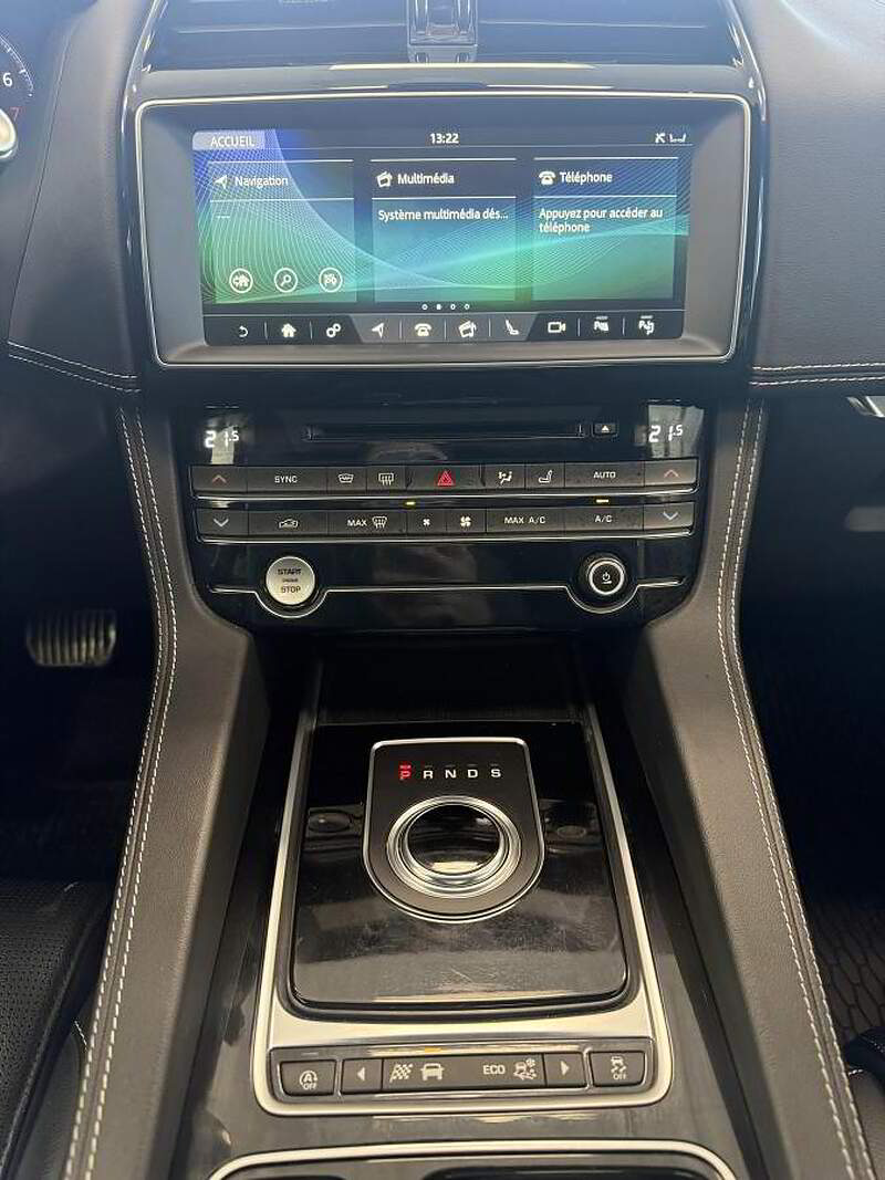 Jaguar F-PACE 2020 S / TOIT + GPS + CAMERA + CUIR + BLUETOOTH + BAS KM +++ — photo 11