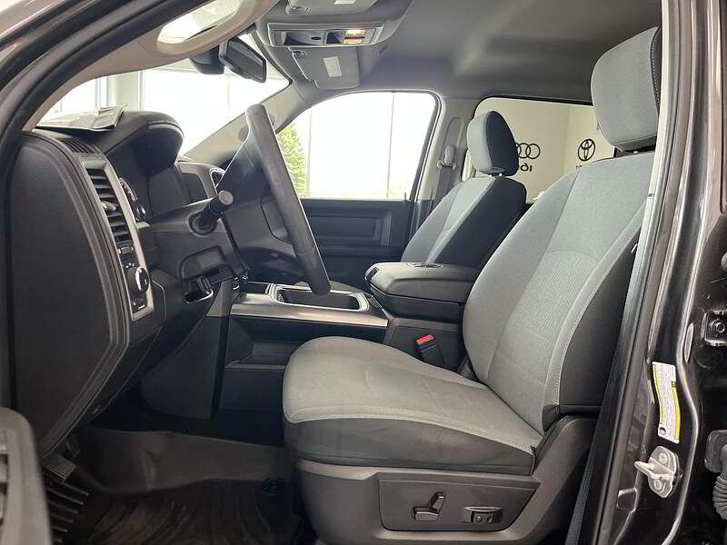 RAM 1500 Classic 2022 CLASSIQUE EXPRESS / MOTEUR 5.7L + CAMERA + BLUETOOTH +++ — photo 10
