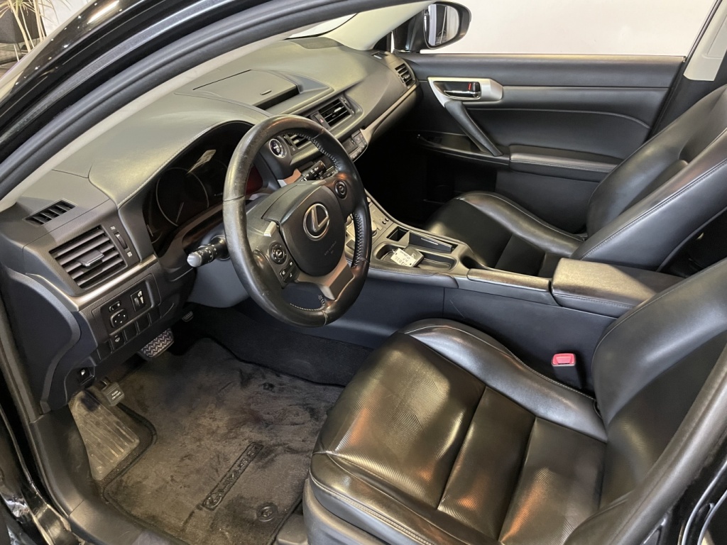 Lexus CT 200h  2014 — photo 15