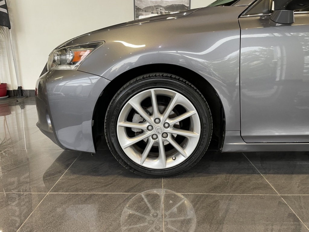 Lexus CT 200h  2012 — photo 29