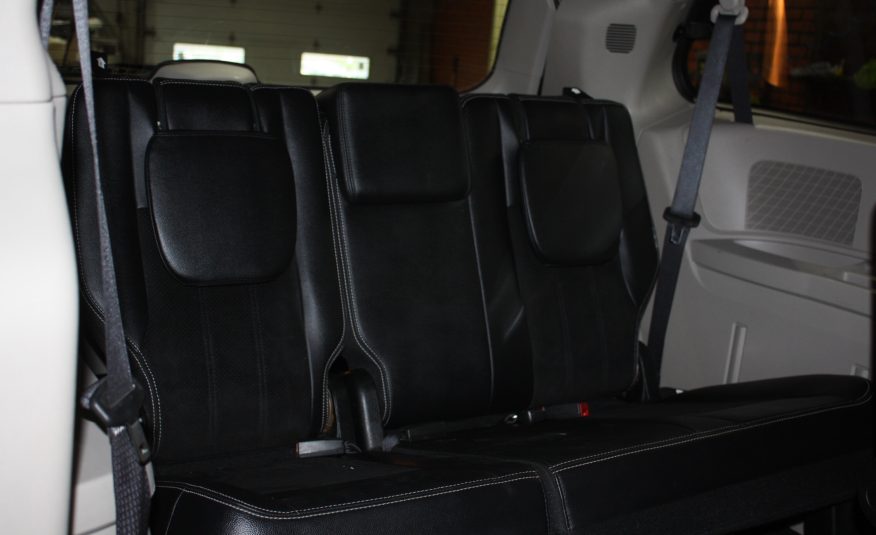 2017 DODGE GRAND CARAVAN SXT PRENIUM PLUS — photo 9