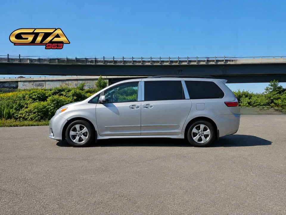 2018 Toyota Sienna l – 7 passagers — photo 2