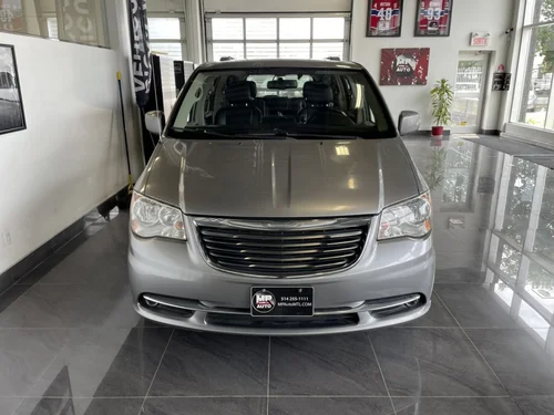 Chrysler Town & Country Touring 2015 — photo 2