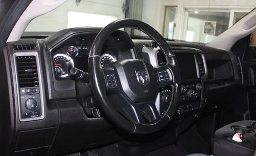 2022 RAM 1500 CLASSIC EXPRESS CREW CAB 4X4 — photo 9