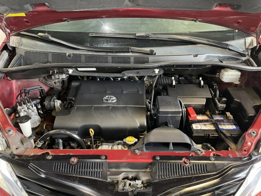 Toyota Sienna LE 2014 — photo 8