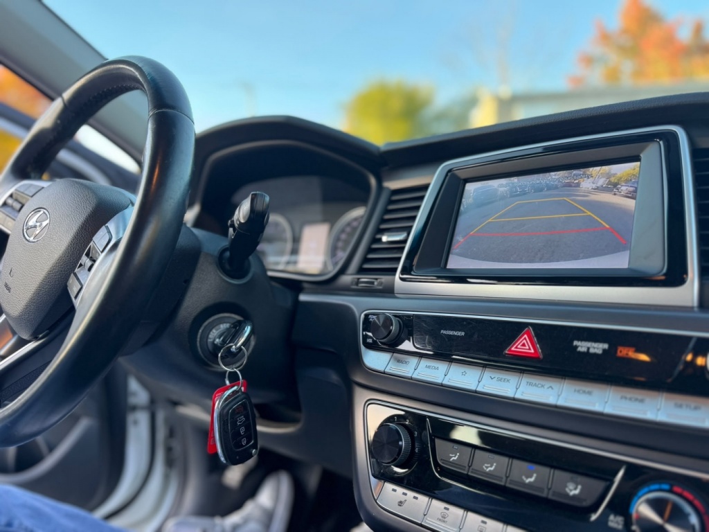 Hyundai Sonata GL 2018 — photo 17