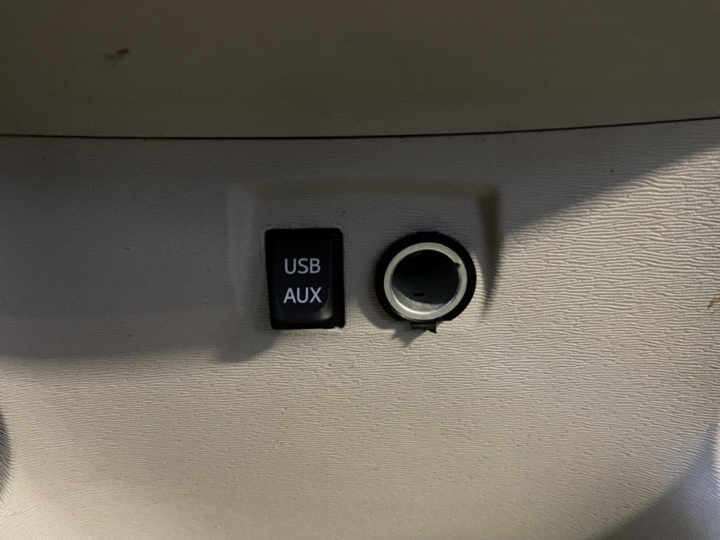 Toyota Sienna LE 2012 — photo 26
