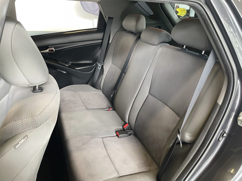 Toyota Matrix XR 2010 — photo 9