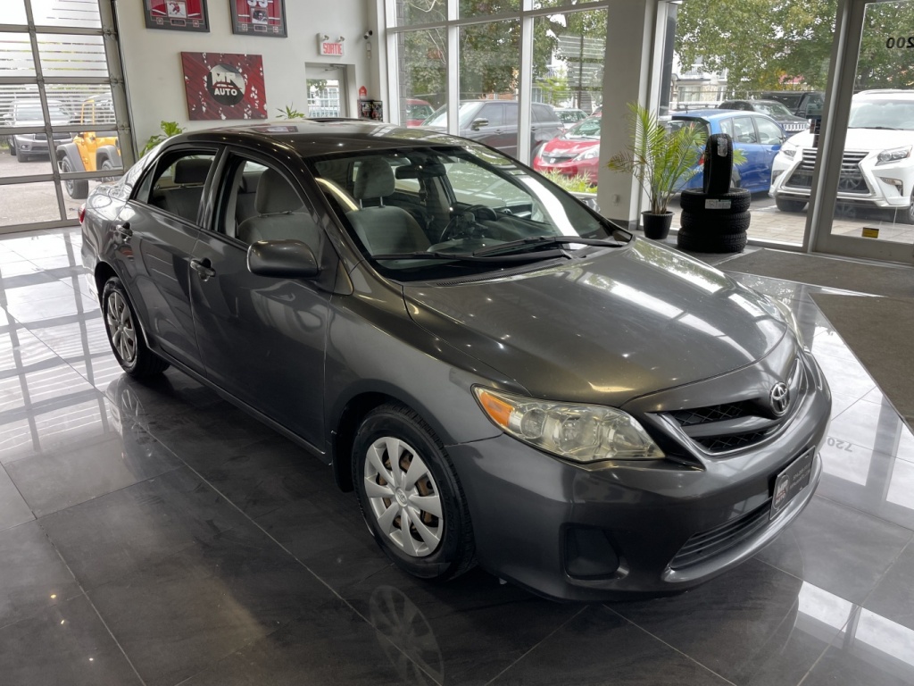 Toyota Corolla CE 2011 — photo 3