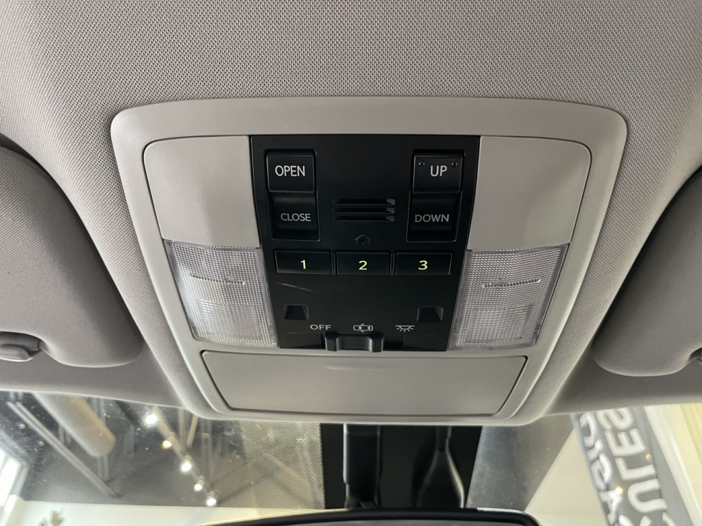 Lexus CT 200h  2012 — photo 24