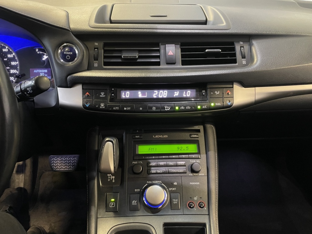 Lexus CT 200h  2014 — photo 23