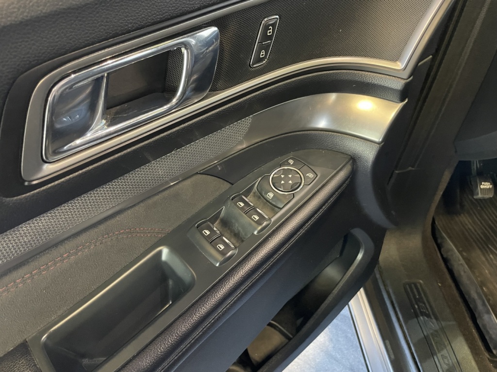 Ford Explorer XLT 2018 — photo 21
