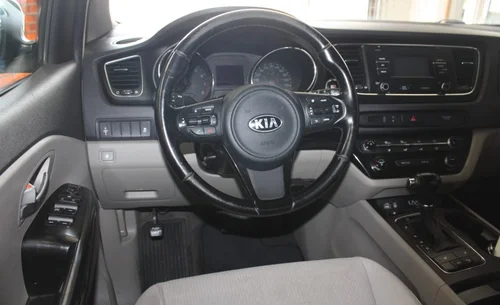 2016 KIA SEDONA LX — photo 9