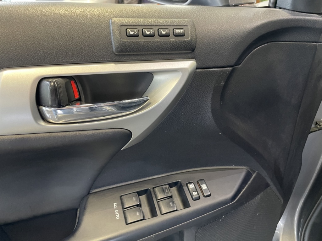 Lexus CT 200h  2012 — photo 14