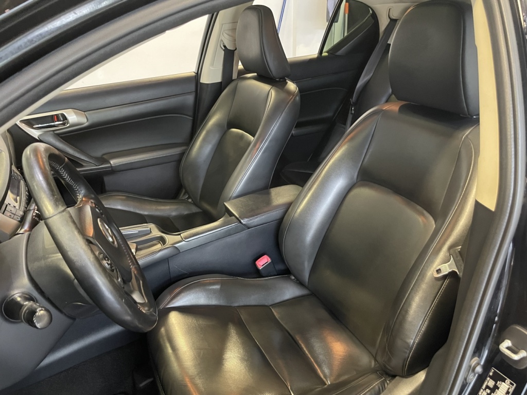 Lexus CT 200h  2014 — photo 14