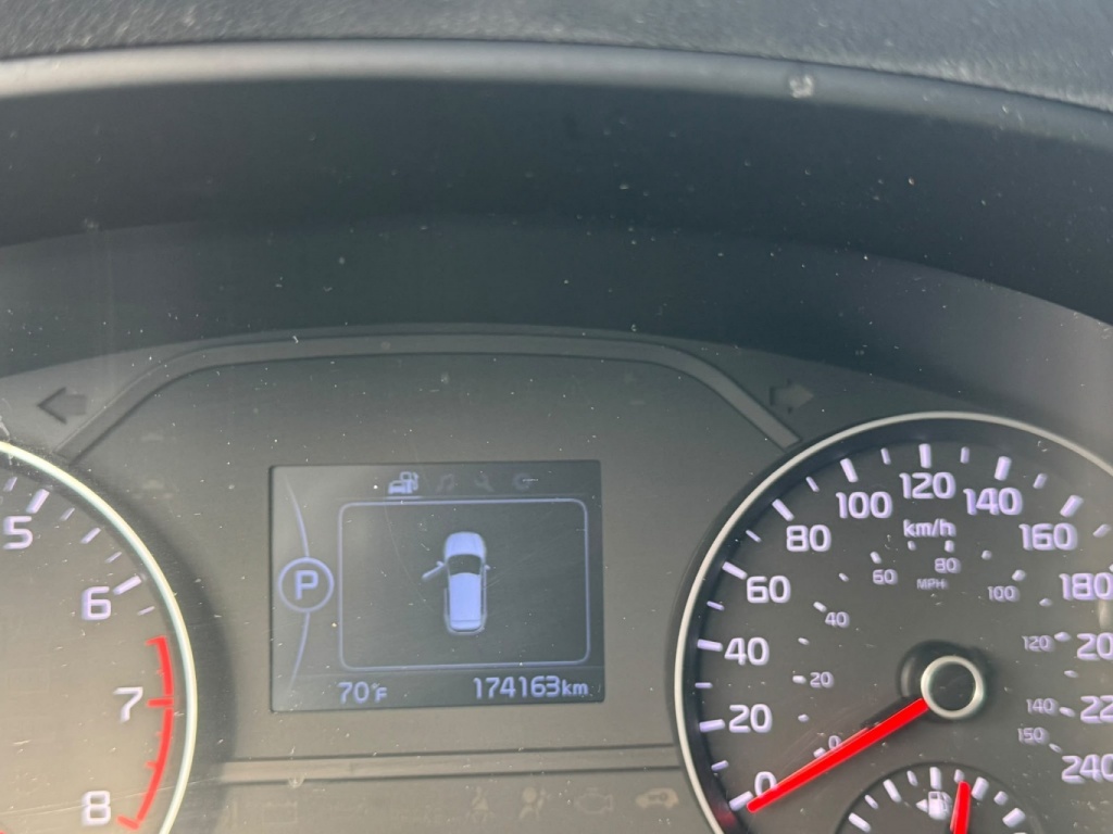 KIA Sportage LX 2018 — photo 18