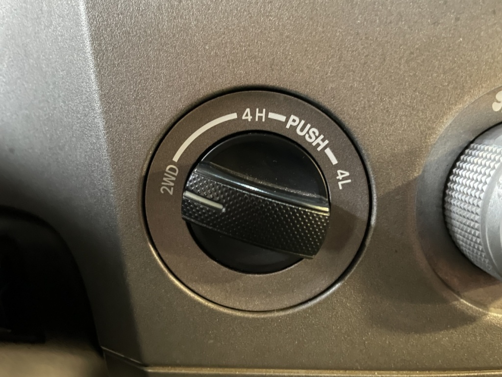Toyota Tundra SR5 2010 — photo 25