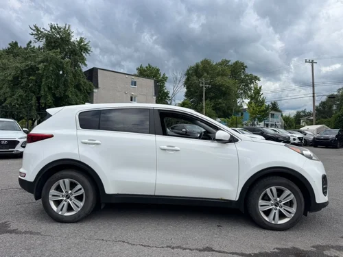 KIA Sportage LX 2017 — photo 2