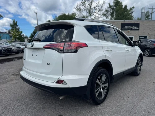 Toyota RAV4 LE 2018 — photo 10