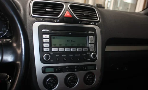 2009 VOLKSWAGEN EOS CONVERTIBLE — photo 11