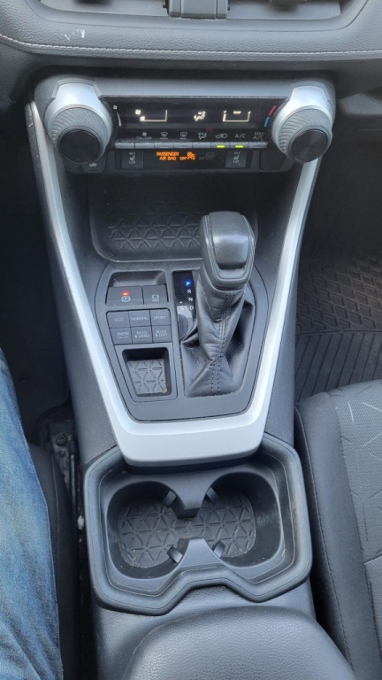 Toyota RAV4 LE 2020 — photo 16
