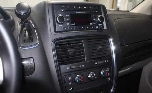 2015 DODGE GRAND CARAVAN STOW AND GO — photo 11