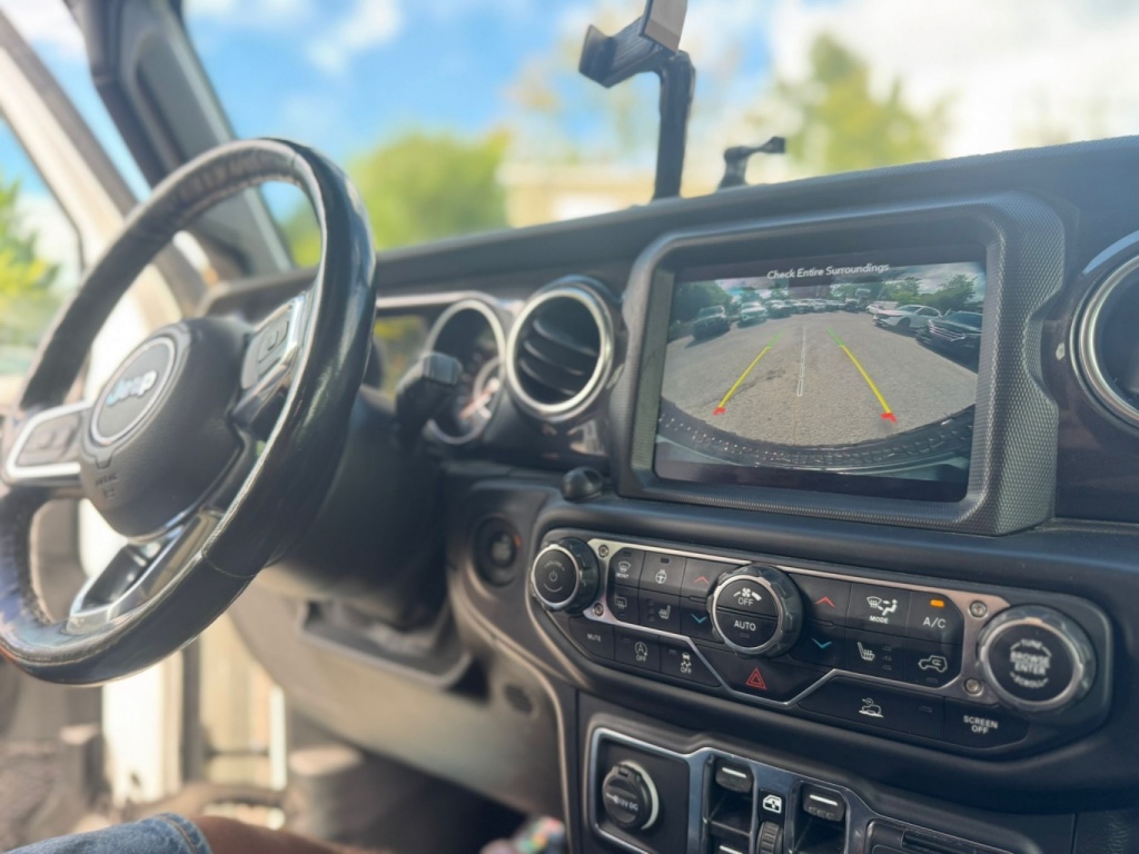 Jeep Wrangler Sport Altitude 2021 — photo 16