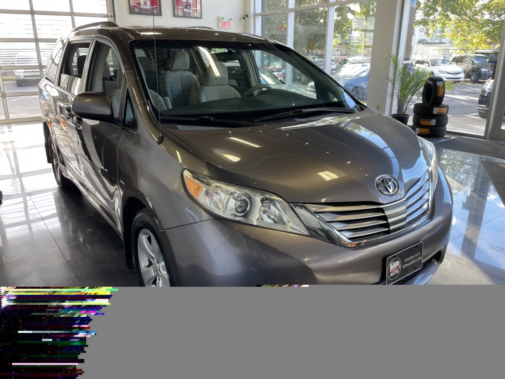 Toyota Sienna LE 2011 — photo 7