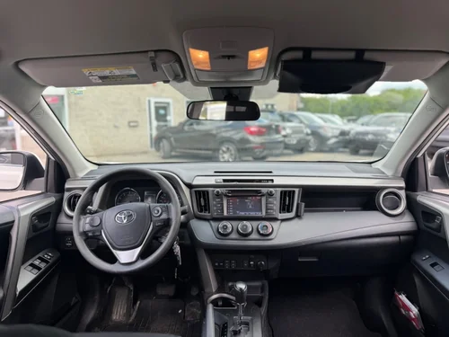 Toyota RAV4 LE 2018 — photo 8