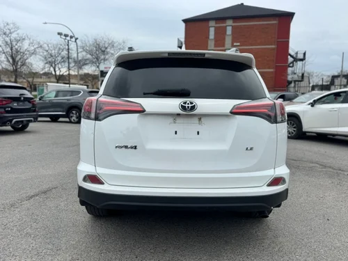 Toyota RAV4 LE 2018 — photo 8