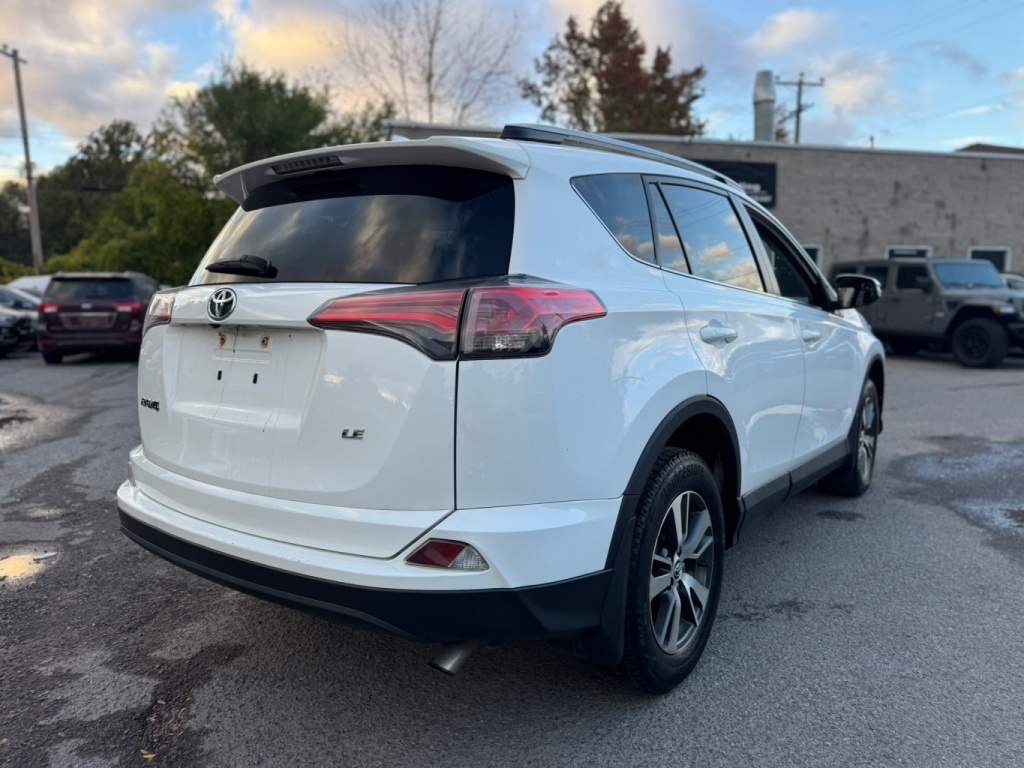 Toyota RAV4 LE 2018 — photo 5