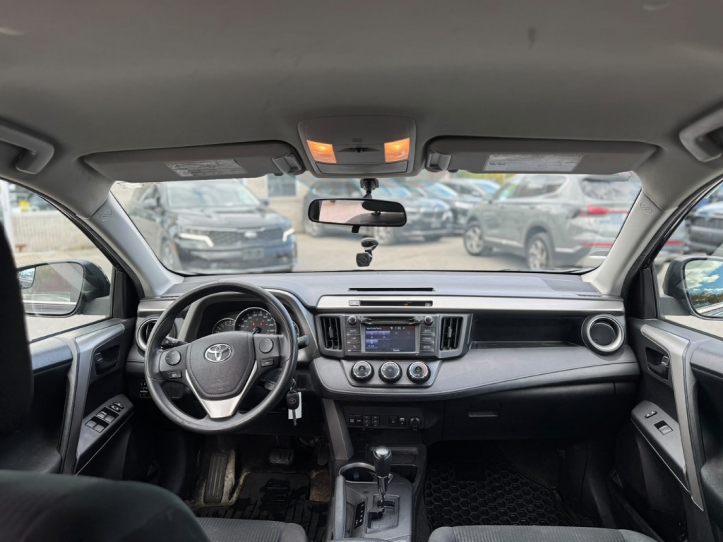 Toyota RAV4 LE 2016 — photo 11