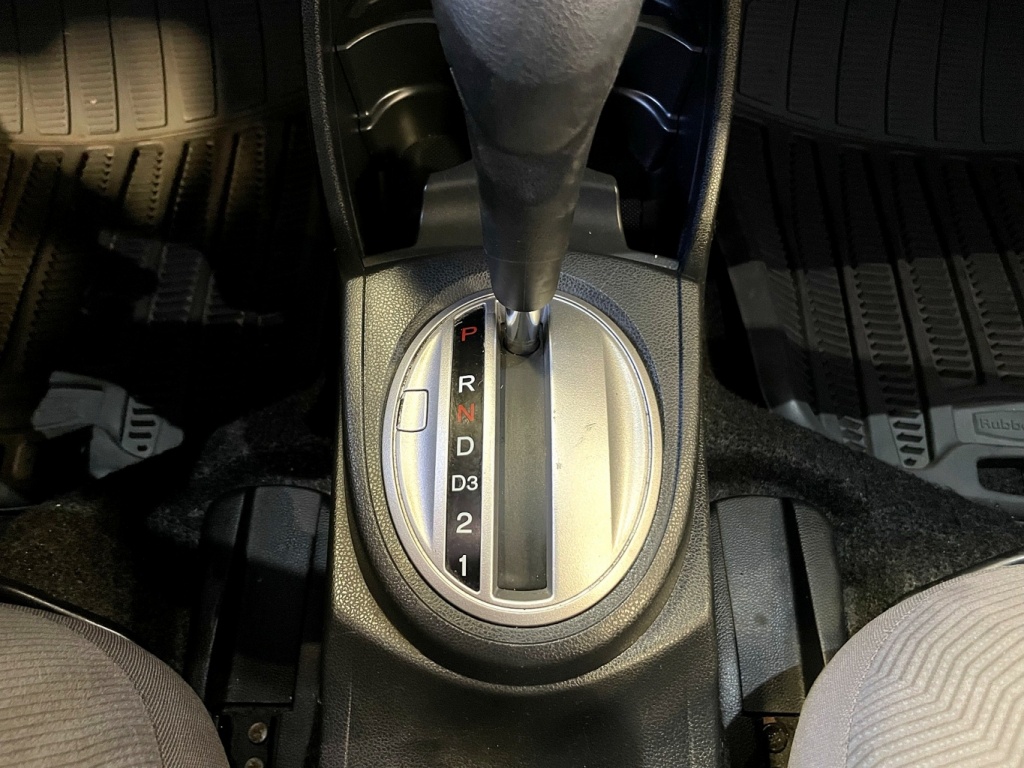 Honda Fit DX-A 2011 — photo 23