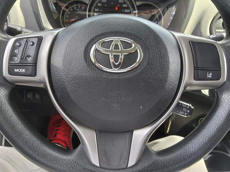 Toyota Yaris hatchback 2017 Hayon 5 portes, boîte automatique, LE — photo 10