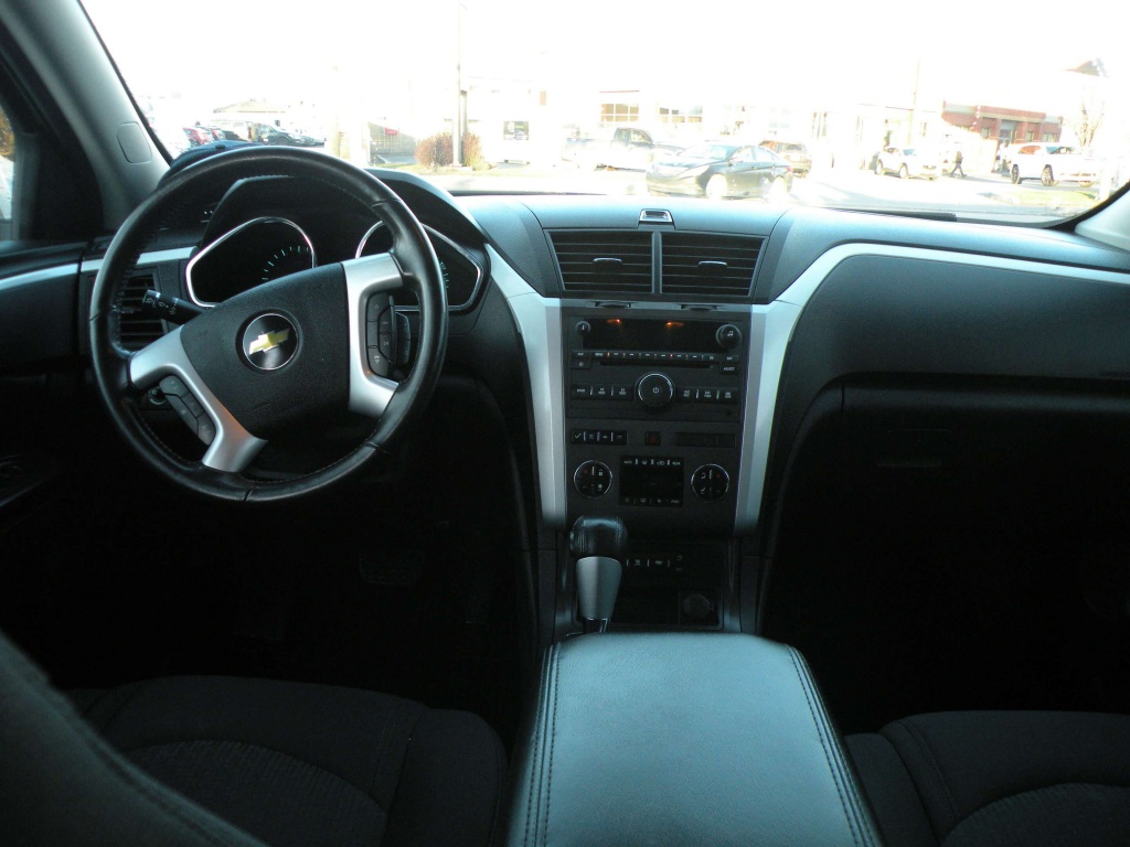 Chevrolet Traverse 2LT 2011 — photo 29