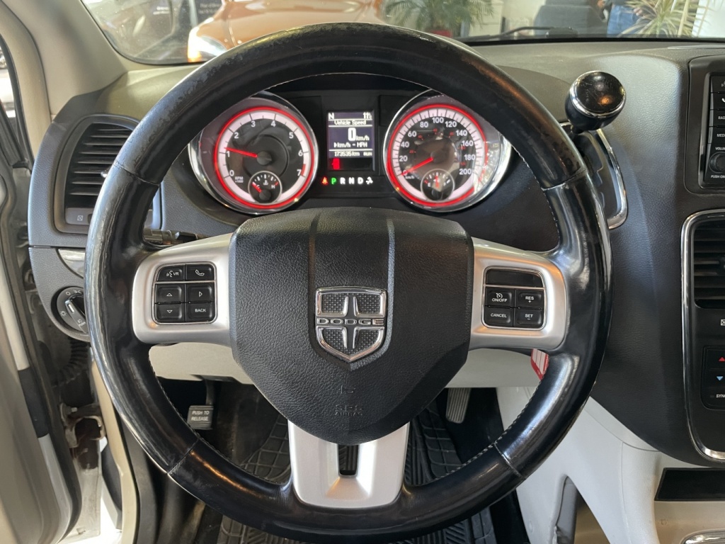Dodge Grand Caravan Multiplaces 2015 — photo 17