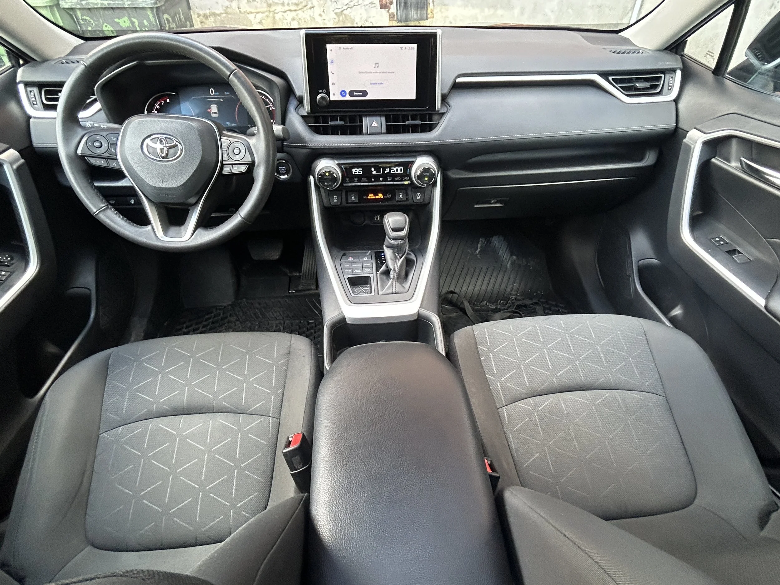 2024 Toyota RAV4 XLE — photo 9