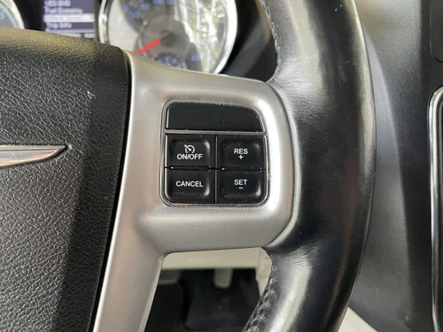 Chrysler Town & Country Touring 2015 — photo 19