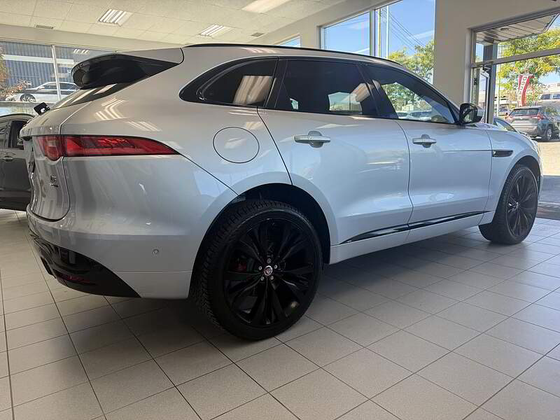 Jaguar F-PACE 2020 S / TOIT + GPS + CAMERA + CUIR + BLUETOOTH + BAS KM +++ — photo 4