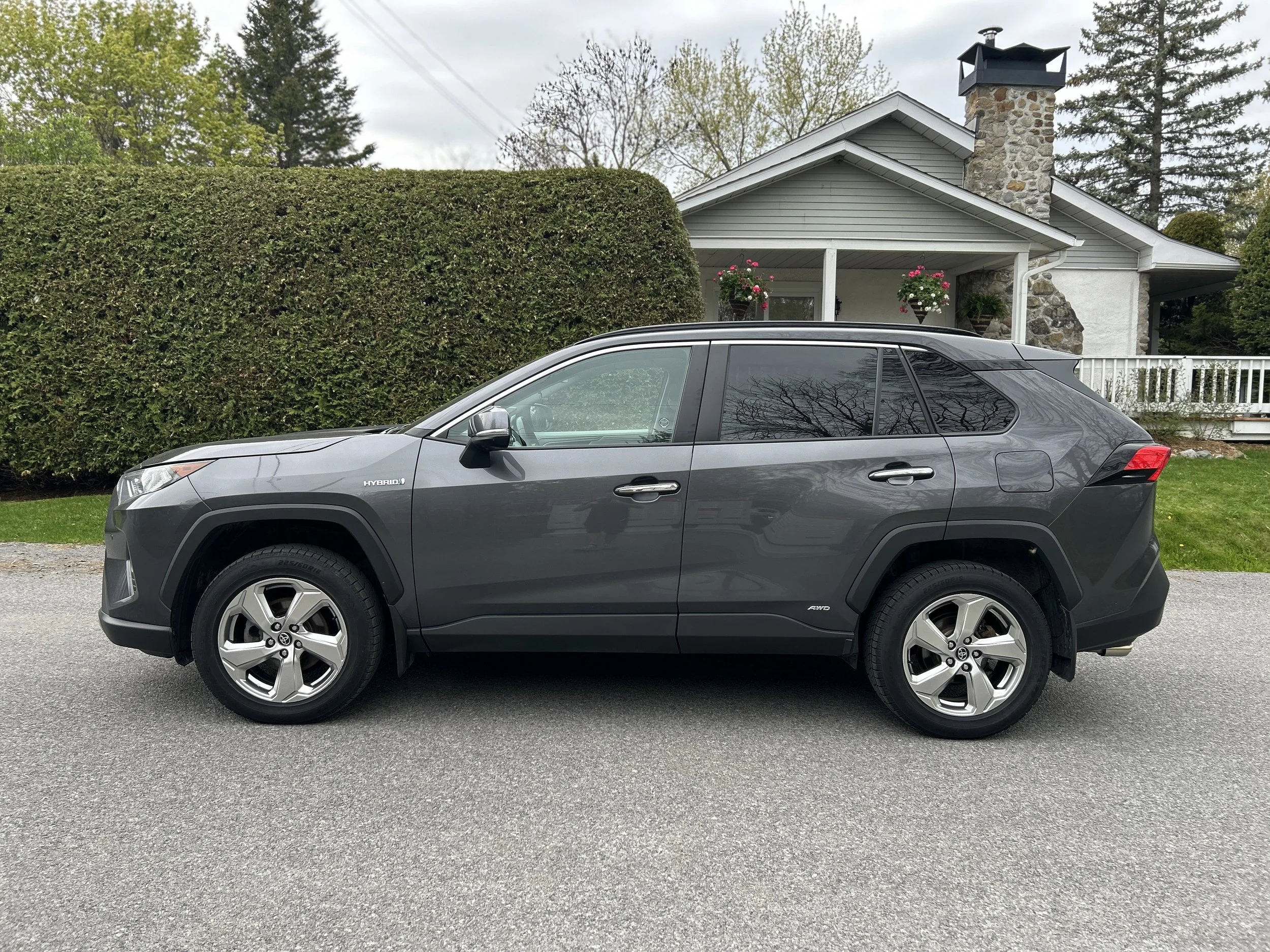 Toyota RAV4 Limited Hybrid 2021 — photo 8