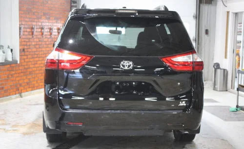 2017 TOYOTA SIENNA LE AWD — photo 5