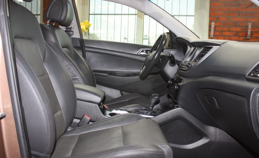 2016 HYUNDAI TUCSON LIMITED AWD — photo 8