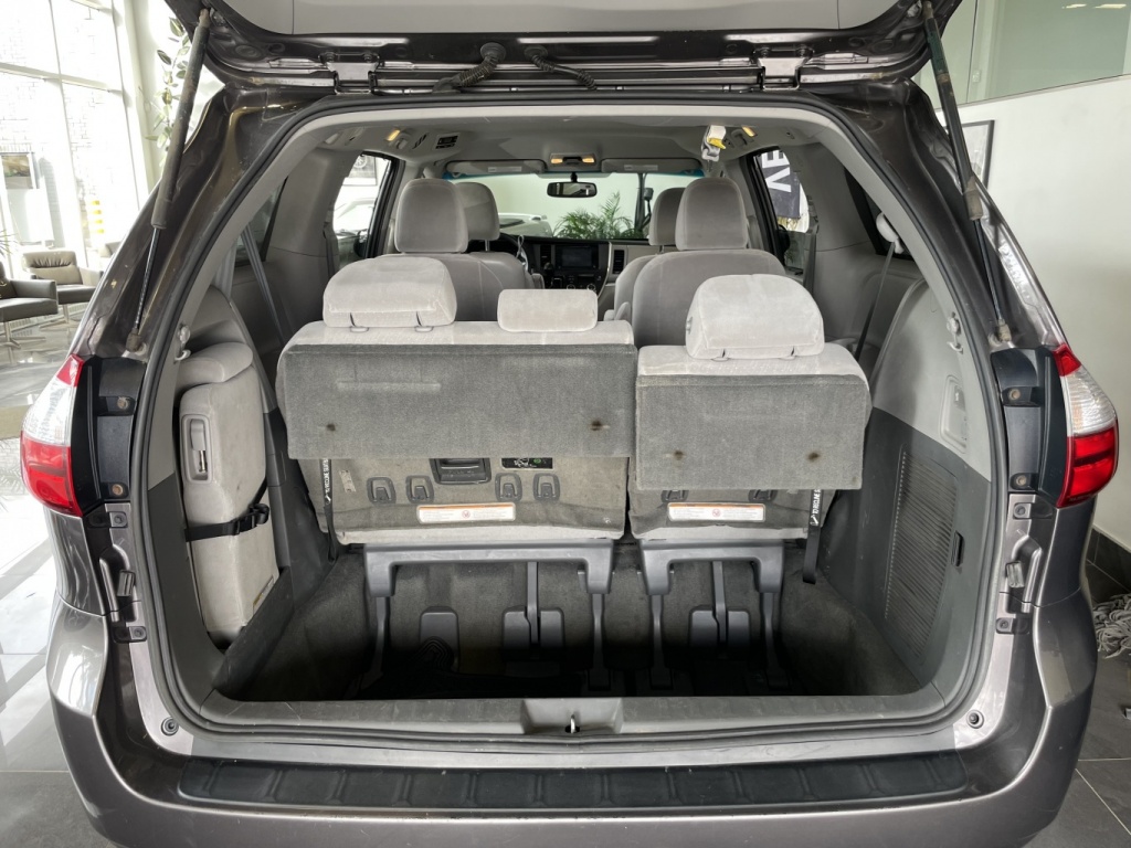 Toyota Sienna LE 2015 — photo 8