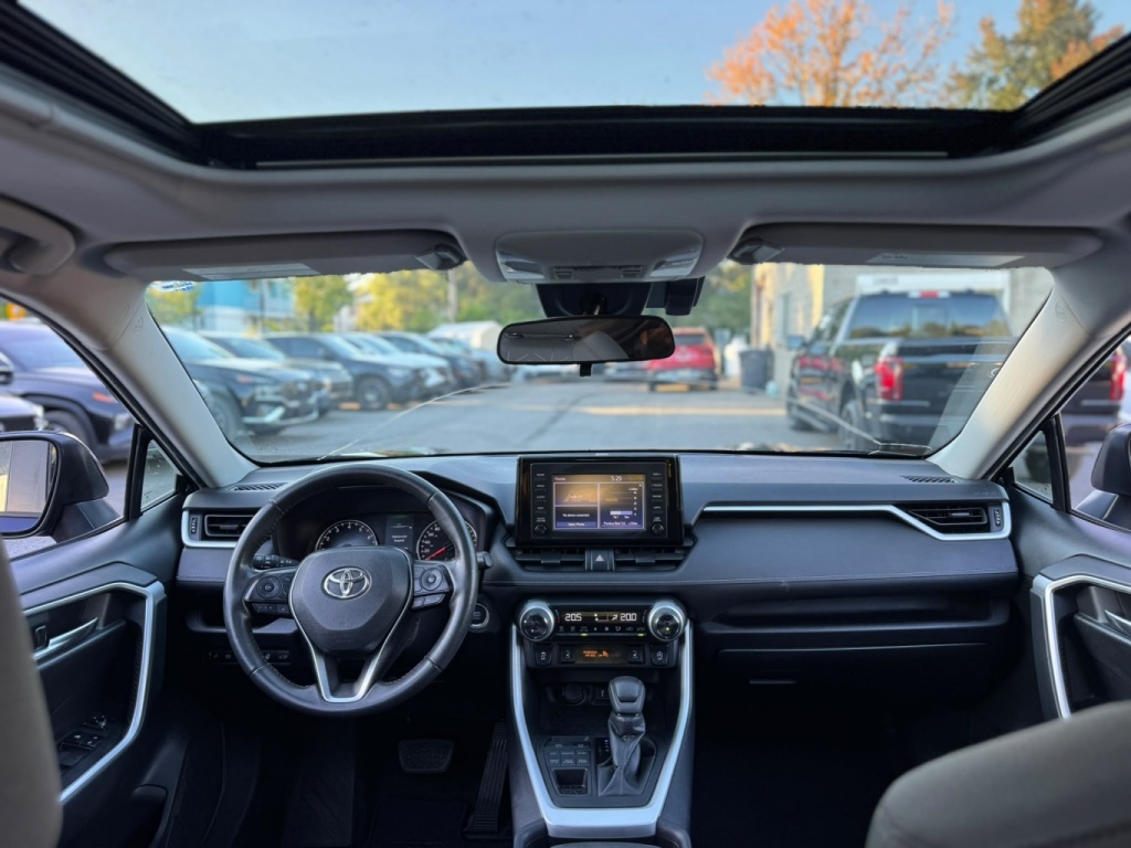 Toyota RAV4 XLE 2021 — photo 9
