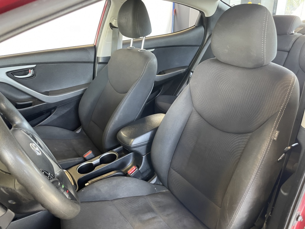 Hyundai Elantra GL 2016 — photo 17