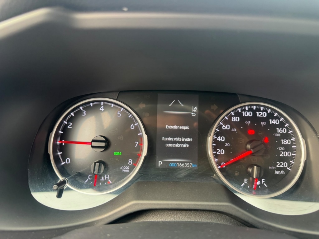 Toyota RAV4 LE 2021 — photo 16