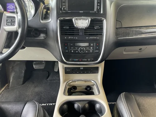 Chrysler Town & Country Touring 2015 — photo 25