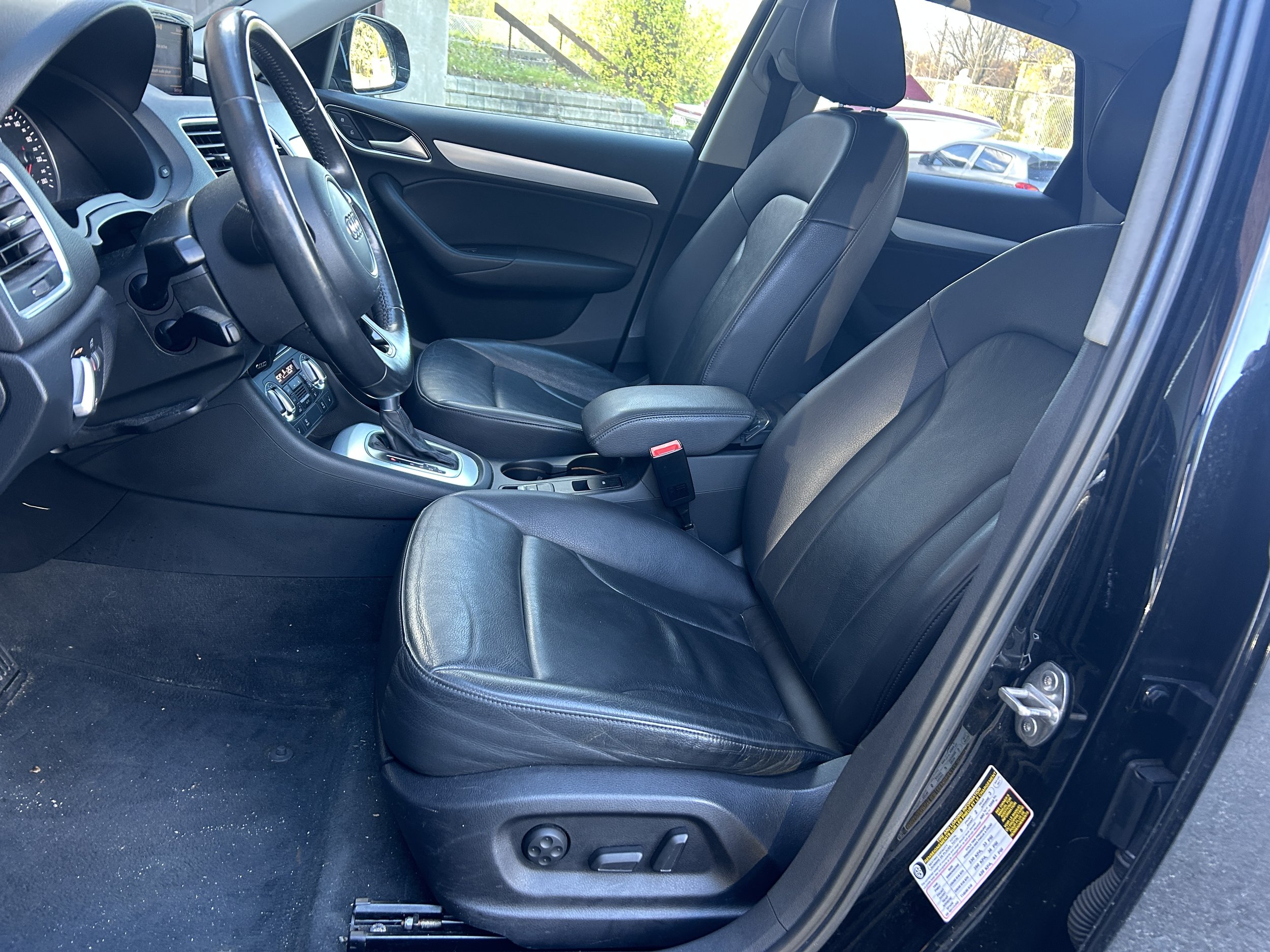 Audi Q3 2015 — photo 10